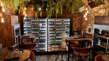 Restaurant Le Petit Prince : cave à vin haut de gamme